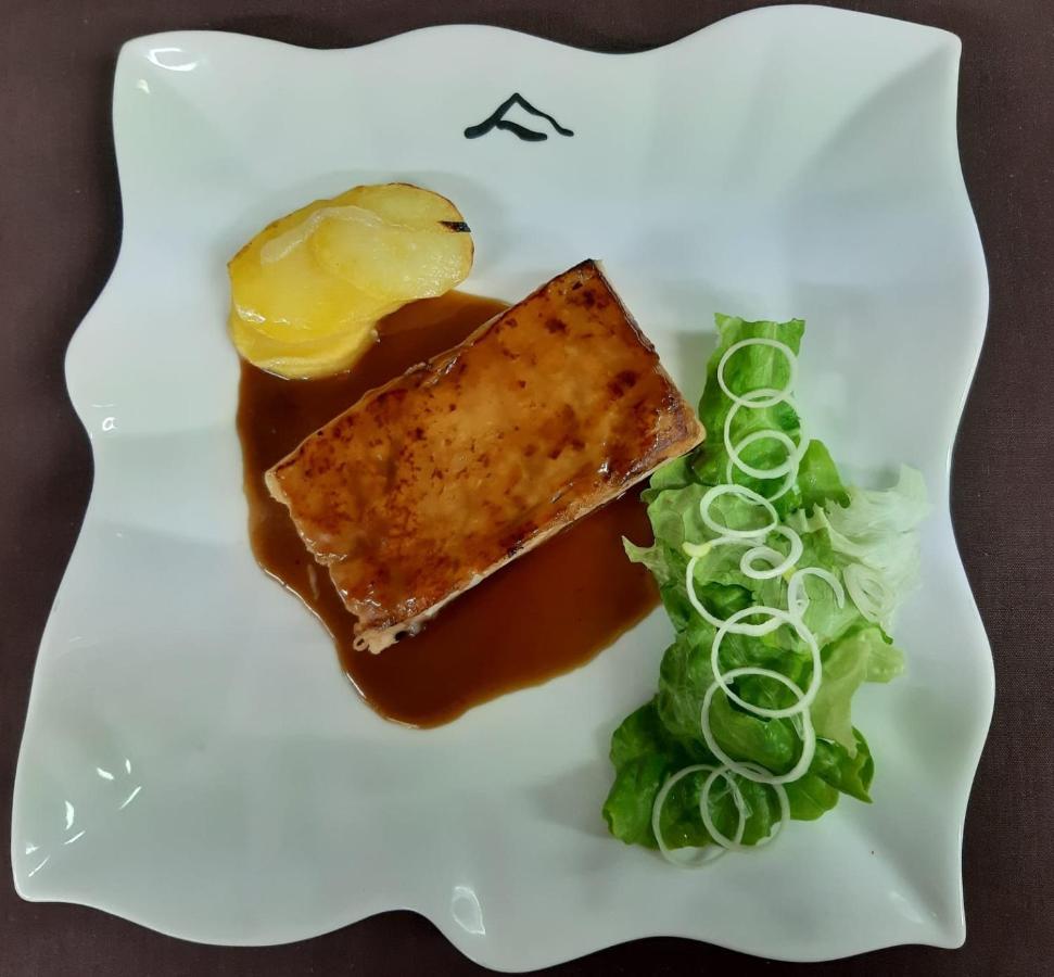 Hotel Santa Ana Arrasate/Mondragon ภายนอก รูปภาพ
