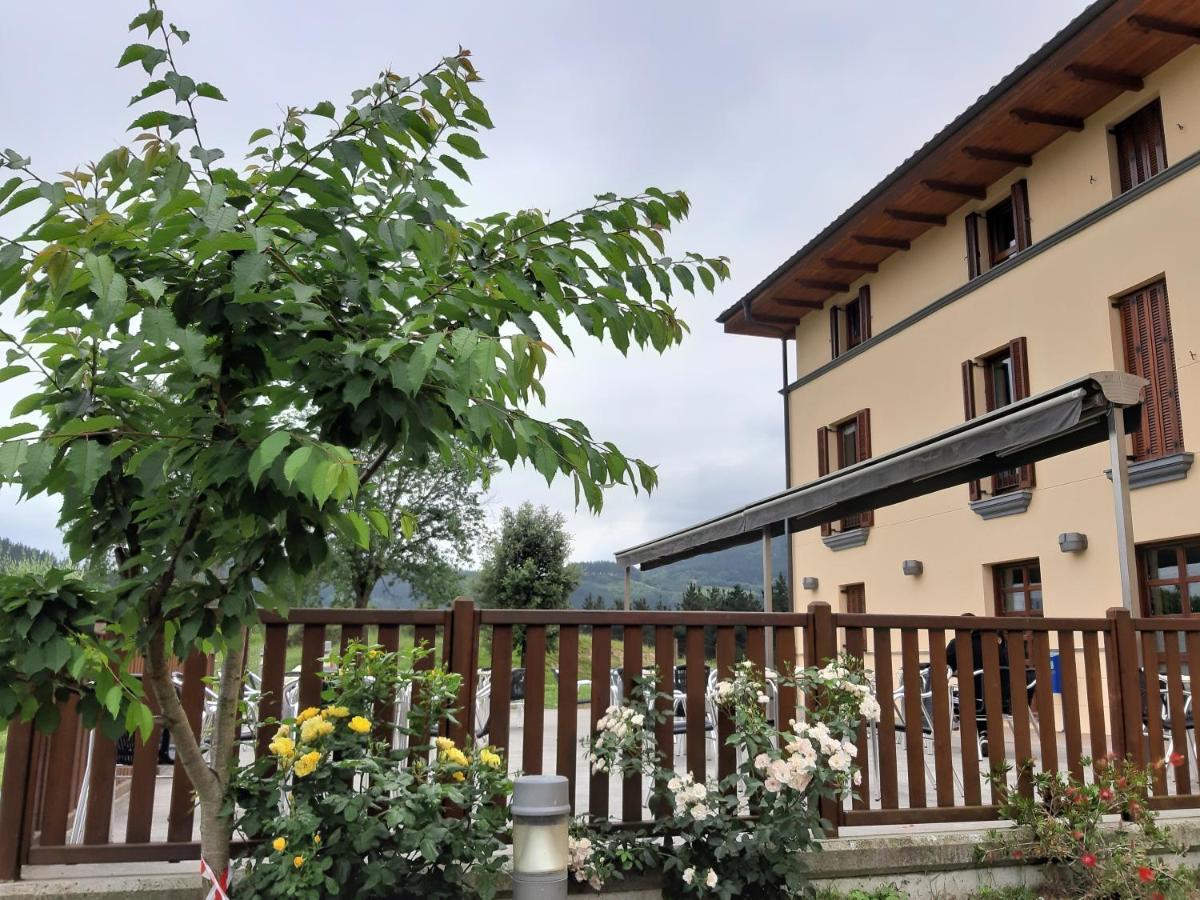 Hotel Santa Ana Arrasate/Mondragon ภายนอก รูปภาพ